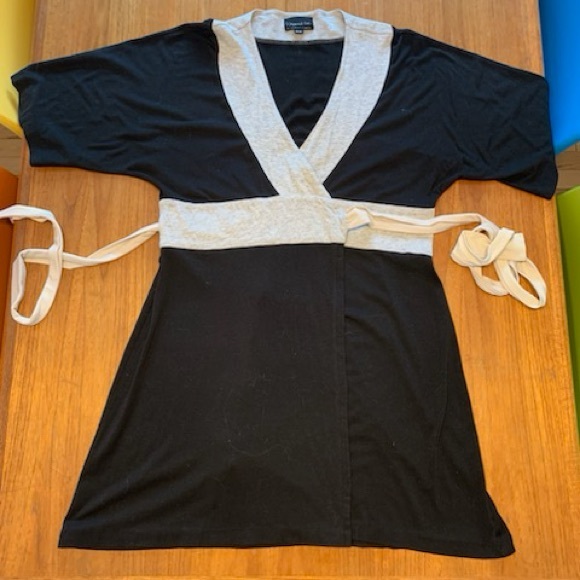 Black and white wrap dress. Size medium. Measurements in photos. - Picture 2 of 7